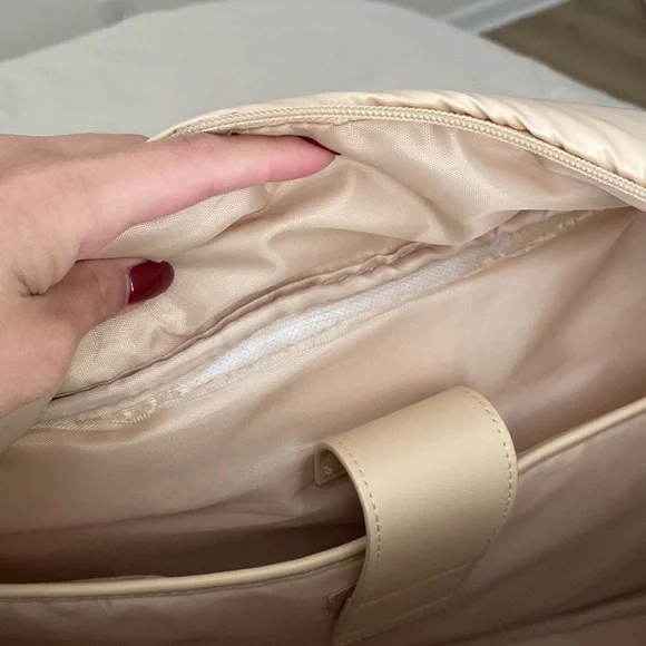 BEIS Cream Travel Bag - Picture 5 of 5